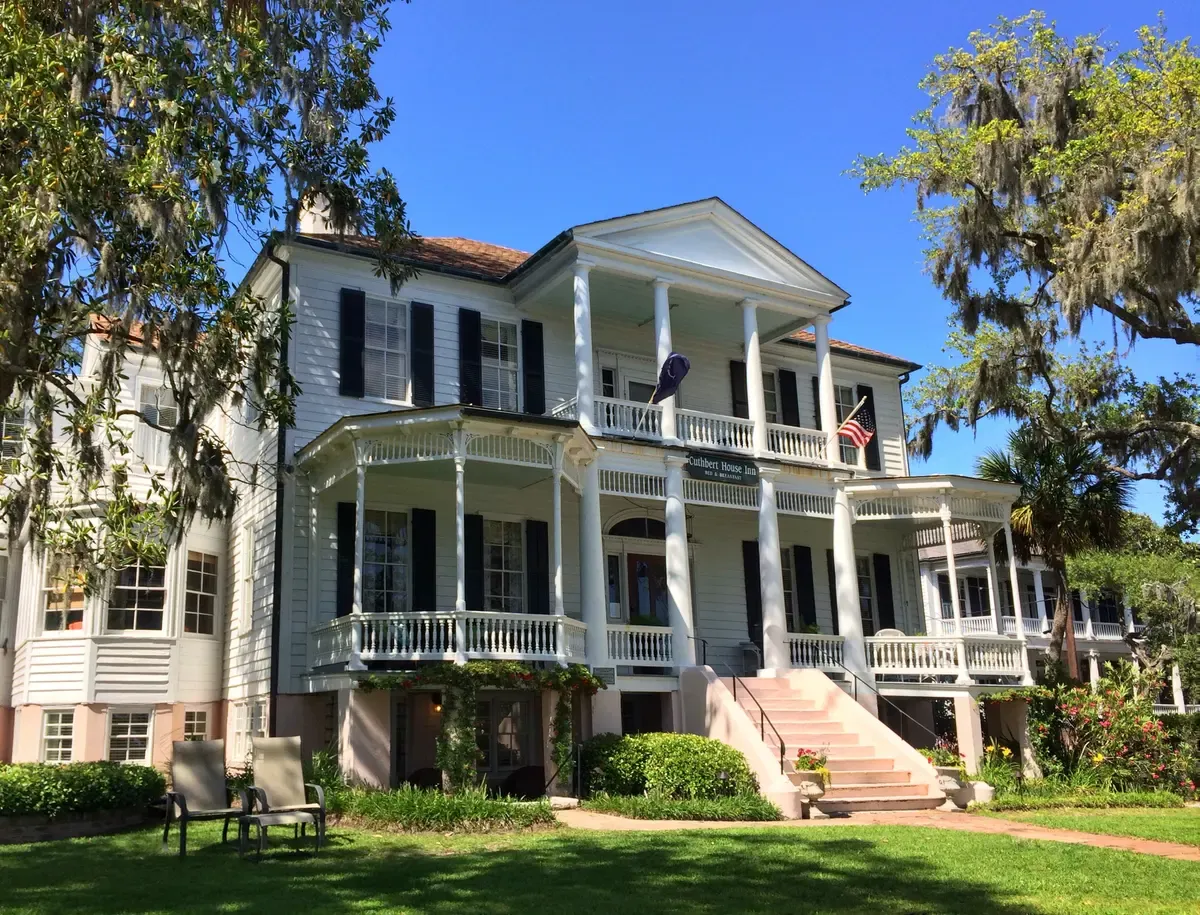 Historic Cuthbert Inn on Bay Street in Beaufort, South Carolina