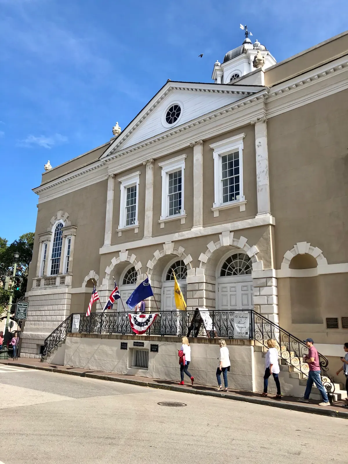 Old Exchange and Provost Dungeon building in Charleston, a stop for a Charleston ghost cruise and walk